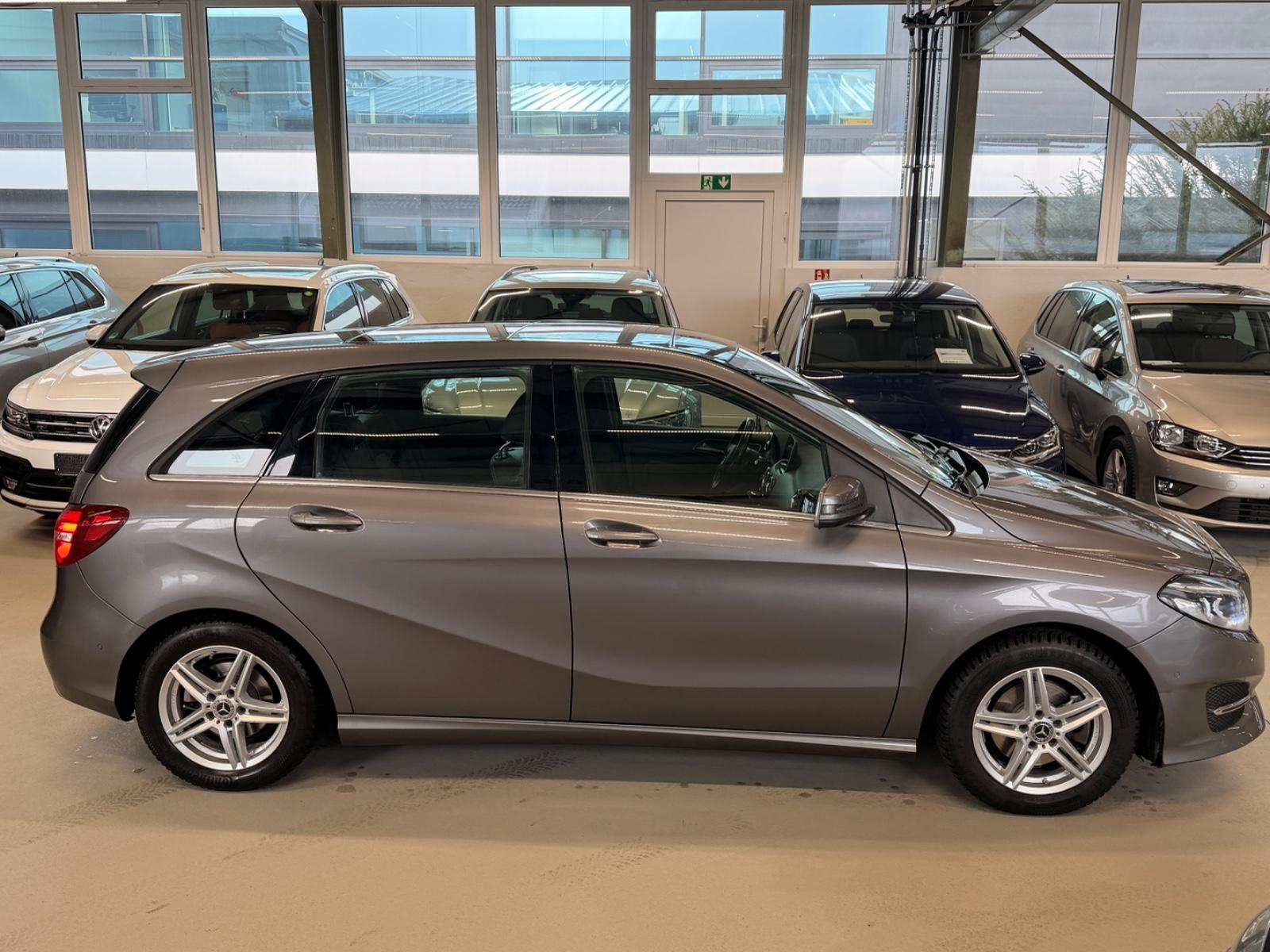 Mercedes-Benz B 200 Automatik, Navigation, Einparkhilfe (PDC), LED-Scheinwerfer, Rückfahrkamera, Panorama-Schiebedach, Anhängerkupplung